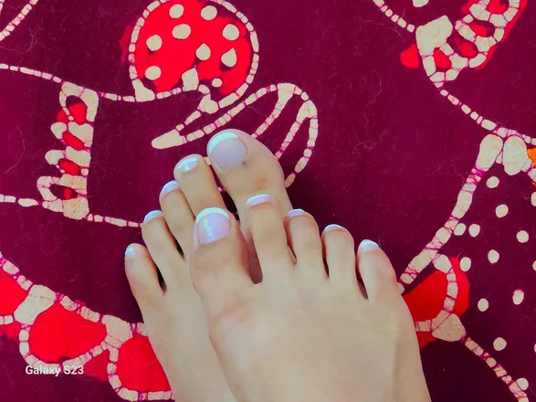 OnlyFans cuenta petitefeetwithkate header 2