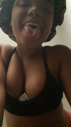 OnlyFans cuenta paris-pmoney header 2