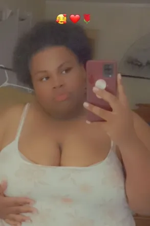 OnlyFans cuenta lovely_e00 header 2