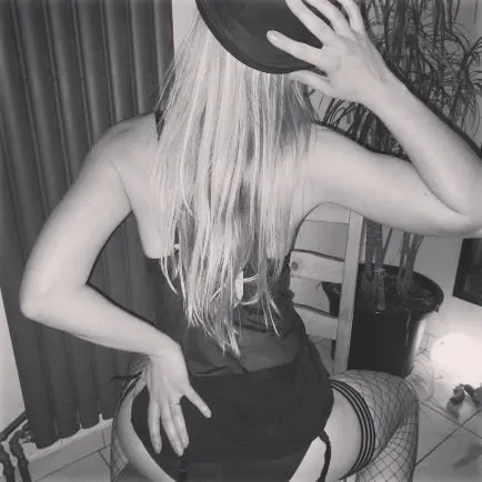 OnlyFans cuenta emmagold3101 header 2