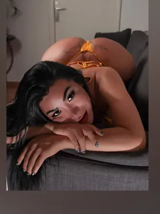OnlyFans cuenta oxana_dluxur header 2