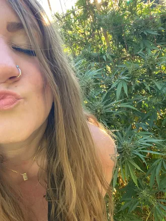 OnlyFans account  juicyjuliejewels420 header 2