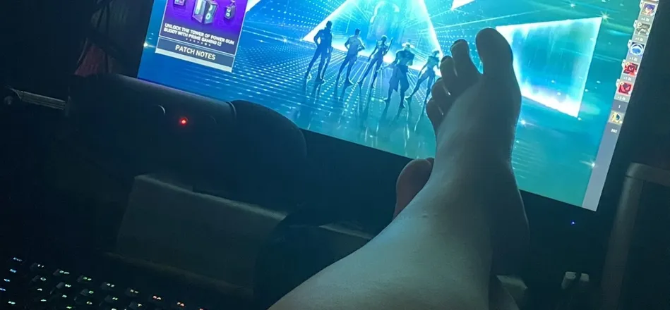 OnlyFans account  precioustoesies header 2