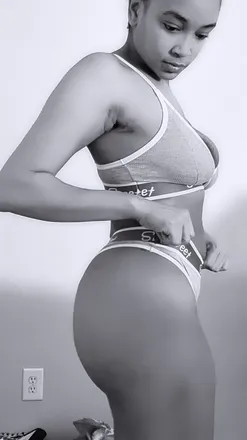 OnlyFans cuenta fineass_riah header 2