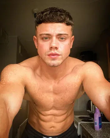 OnlyFans account  aaron_angles avatar 1
