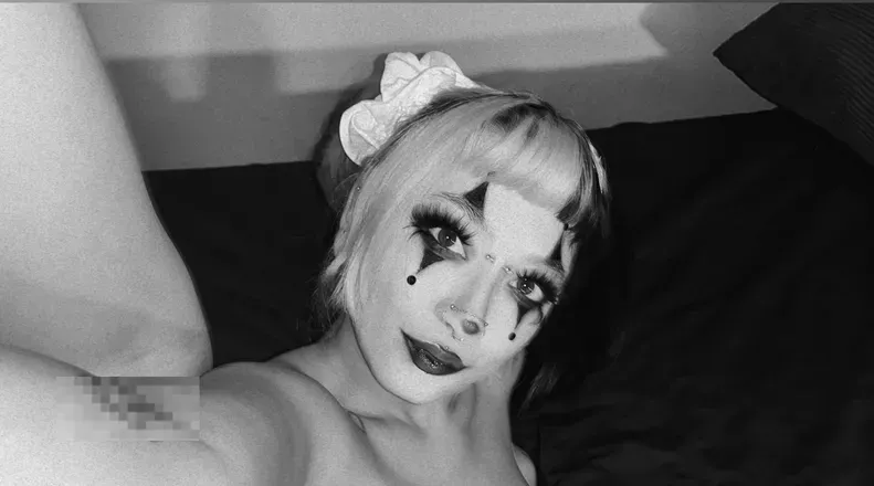OnlyFans account  maize.starr header 2
