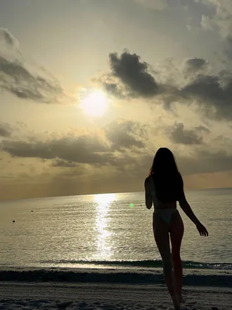 OnlyFans cuenta barelylegalpetite header 2