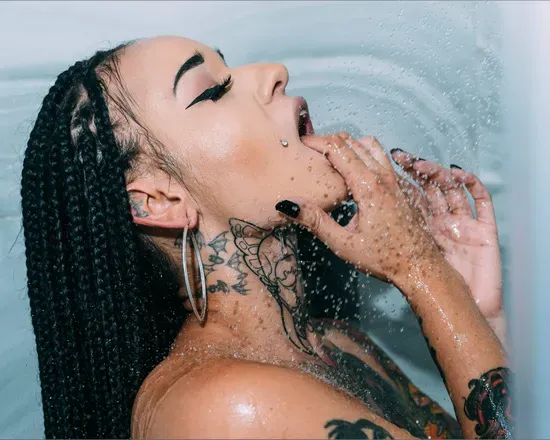 OnlyFans account  desiree_slays header 2