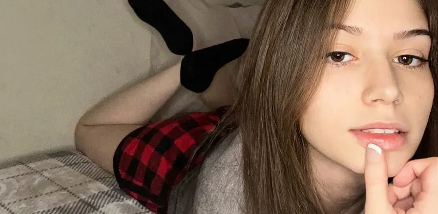 OnlyFans cuenta moreofkahlie header 2
