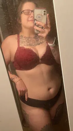 OnlyFans cuenta tittysandsometattoos avatar 1