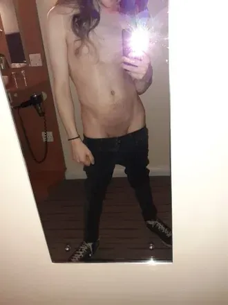 OnlyFans cuenta yournonbinarydom_phil avatar 1