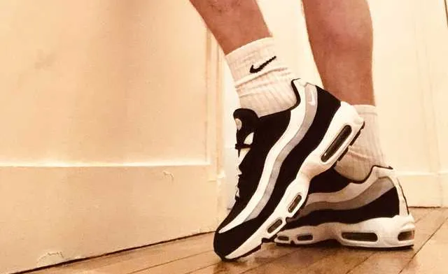 OnlyFans cuenta anthosnkrsfeet header 2