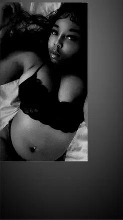 OnlyFans cuenta kumwithkarina header 2