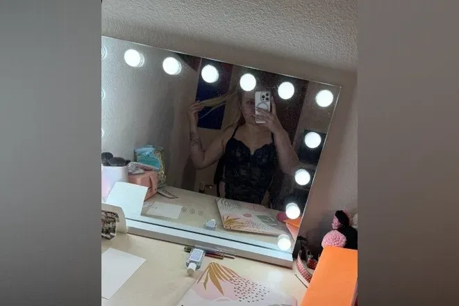 OnlyFans cuenta rosieluvs2001 header 2