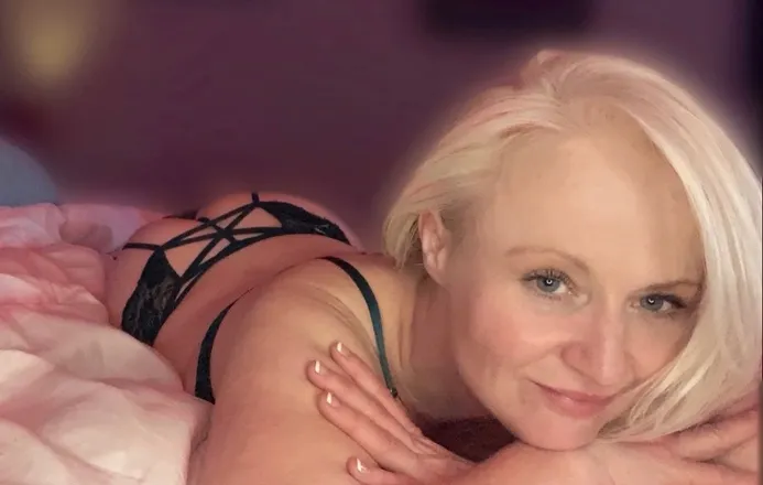 OnlyFans cuenta courtneyscornerusa header 2