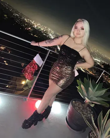 OnlyFans account  cheekywahmen header 2