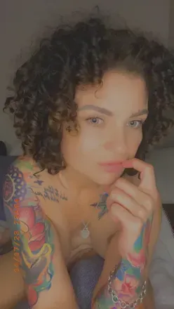 OnlyFans cuenta thickthighsprettyeyes242 avatar 1