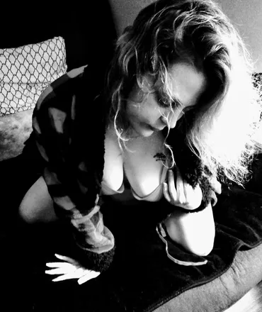 OnlyFans account  mandigee header 2