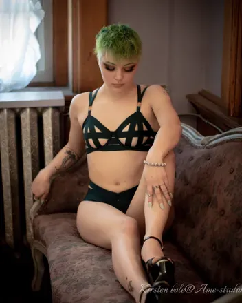 OnlyFans account  theravishngraelynn avatar 1