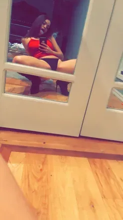 OnlyFans cuenta freckledyella avatar 1