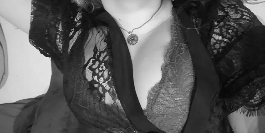 OnlyFans cuenta your_little_butterfly header 2