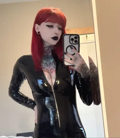 OnlyFans account  gothmommylilli avatar 1