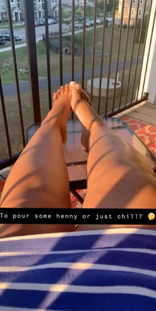 OnlyFans account  prettytoesplease header 2
