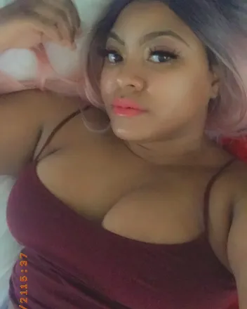 OnlyFans account  showtimearri header 2