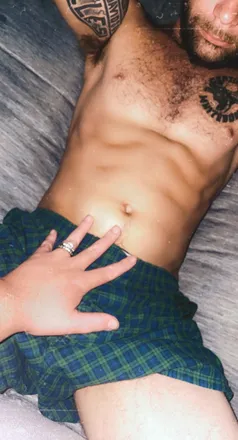 OnlyFans cuenta marriedbutstillhot header 2