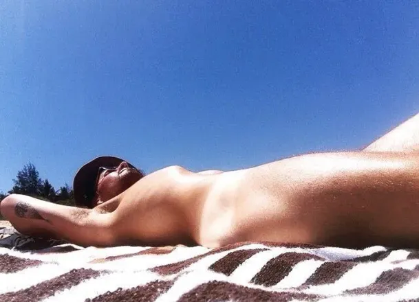 OnlyFans cuenta thenakedhippie header 2