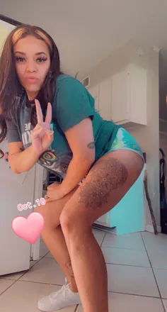 OnlyFans cuenta yellowkiss header 2