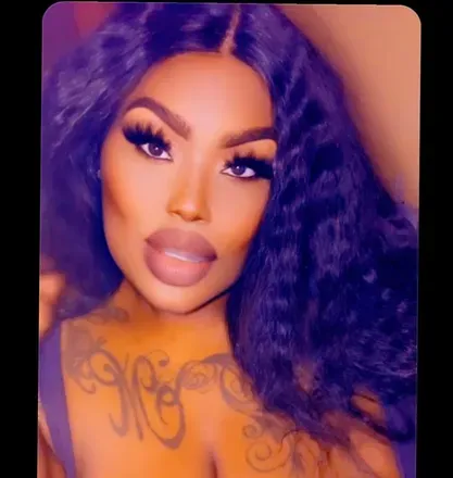 OnlyFans cuenta nikkibuiltmore avatar 1