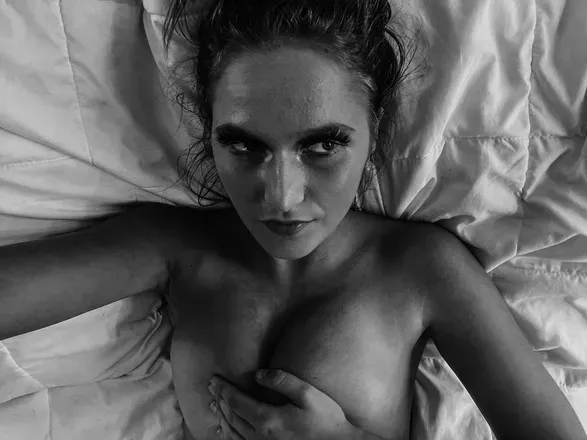 OnlyFans cuenta juliarose77 header 2