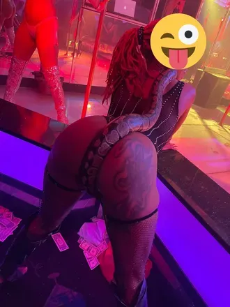 OnlyFans account  queenreddread header 2