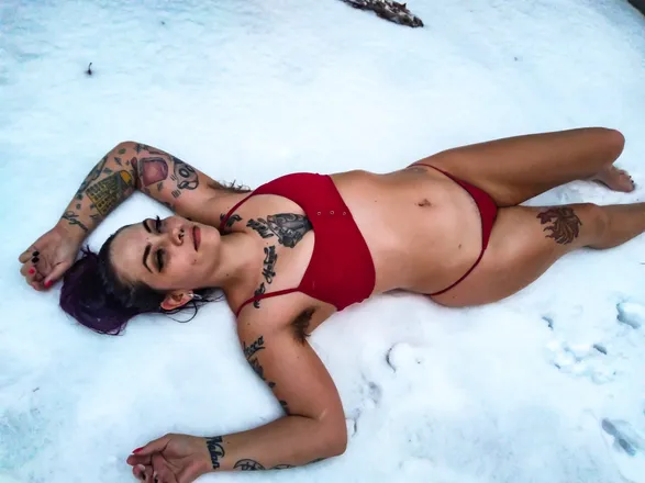 OnlyFans cuenta hollyshitimmabust header 2