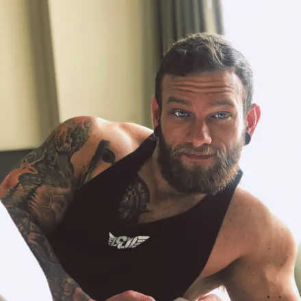 OnlyFans account  timeontarget header 2
