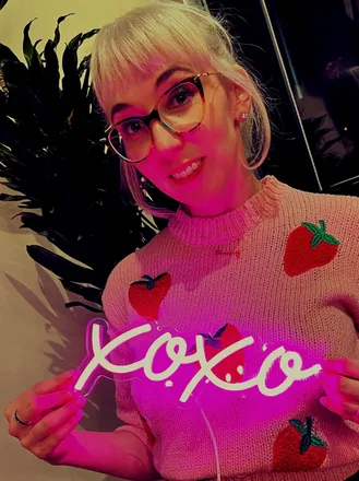 OnlyFans cuenta d.honeybee header 2