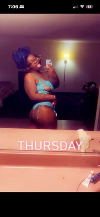 OnlyFans account  itsshennessyy header 2
