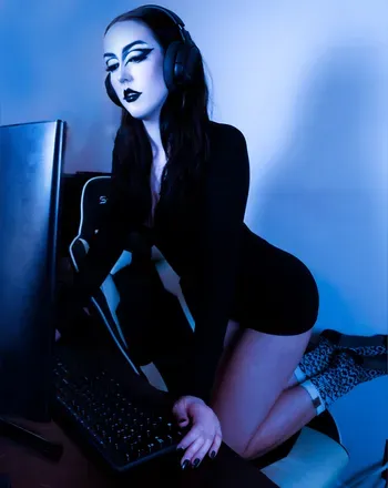 OnlyFans cuenta whispersfromthegrave avatar 1