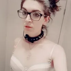 OnlyFans account  violetastrophe avatar 1