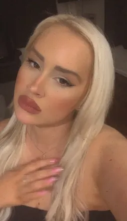 OnlyFans cuenta emily62xo header 2
