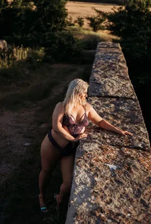 OnlyFans cuenta sophiexgray header 2