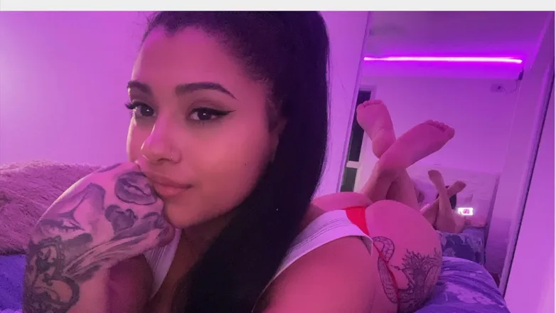 OnlyFans cuenta aryaescobar1 header 2