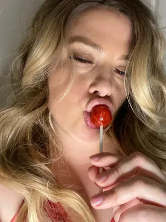 OnlyFans cuenta nikkiamethystfree header 2