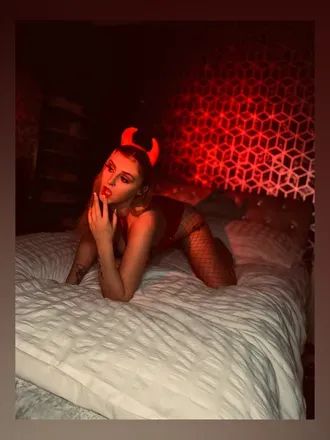OnlyFans cuenta khloerainxx header 2