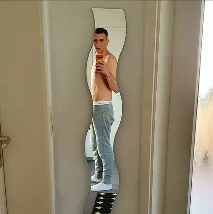OnlyFans cuenta momotwinkboy98 avatar 1