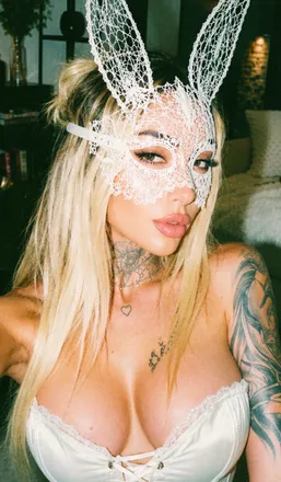 OnlyFans cuenta miavanesagoddess header 2