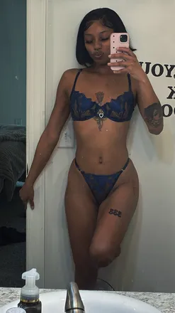 OnlyFans cuenta prettiestearthling header 2