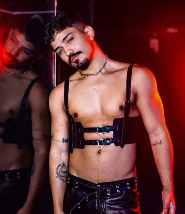 OnlyFans account  roscariano header 2