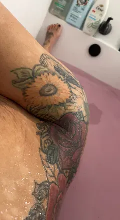 OnlyFans account  redscarlettbaby header 2